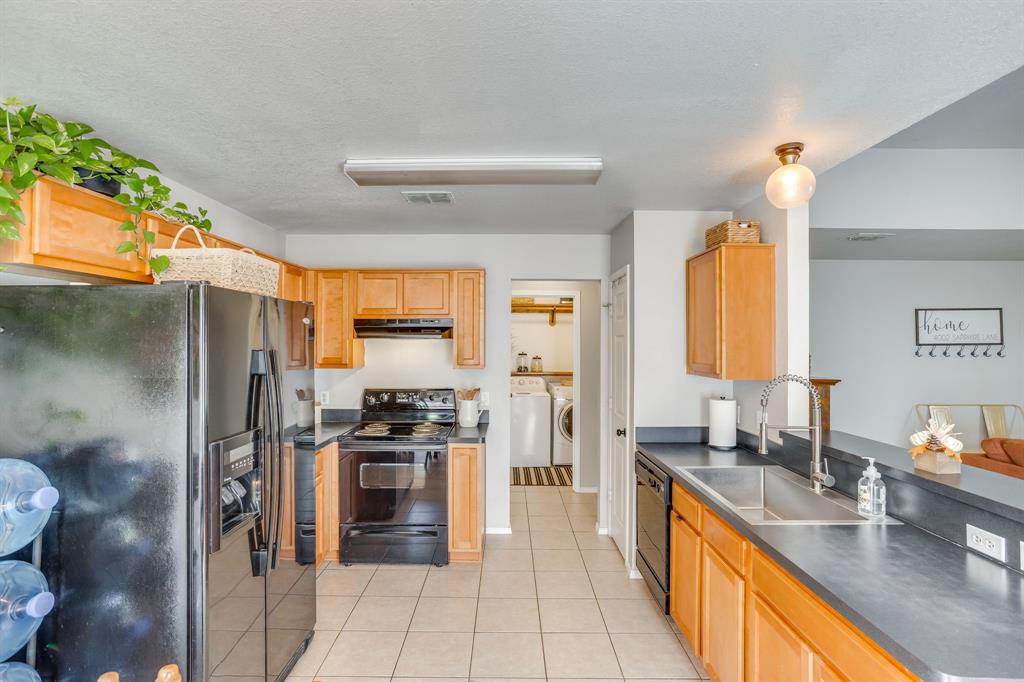 4002 Sapphire Lane, Granbury, TX 76049