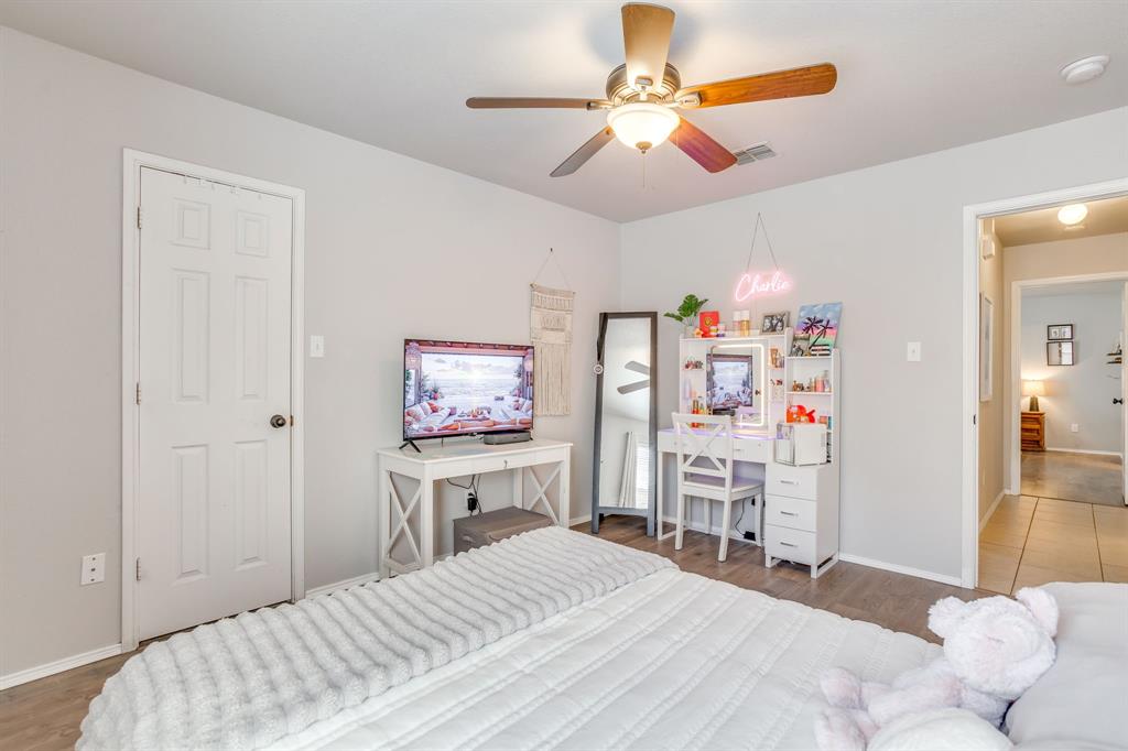 4002 Sapphire Lane, Granbury, TX 76049