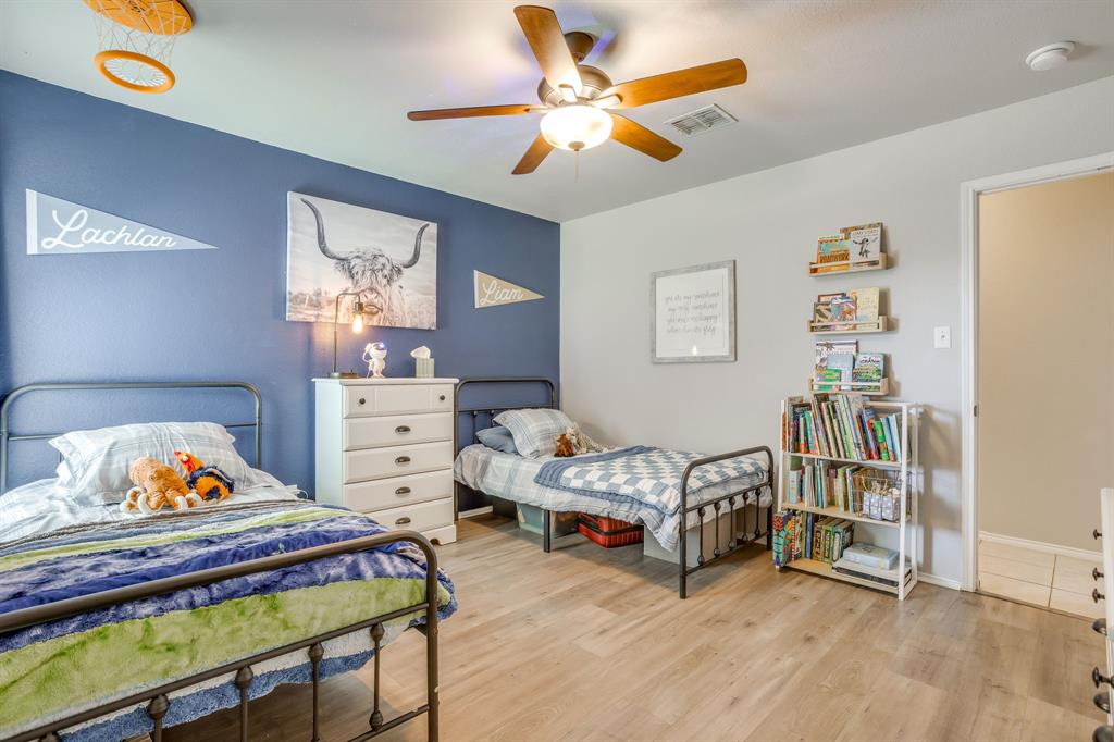 4002 Sapphire Lane, Granbury, TX 76049