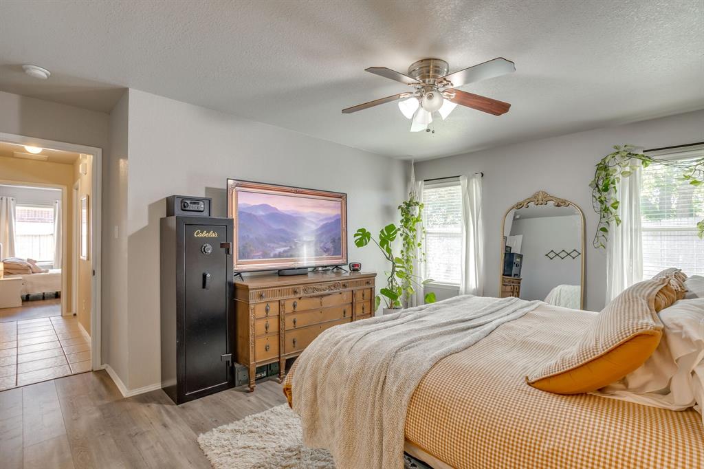 4002 Sapphire Lane, Granbury, TX 76049