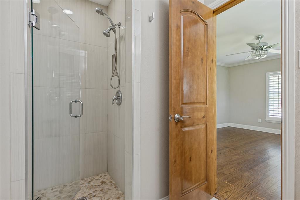 Ensuite shower bath - 2nd bedroom