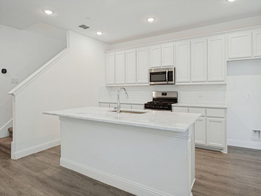 1024 Thomas Place, Carrollton, TX 75006 1024 Thomas Place, Carrollton, TX 75006