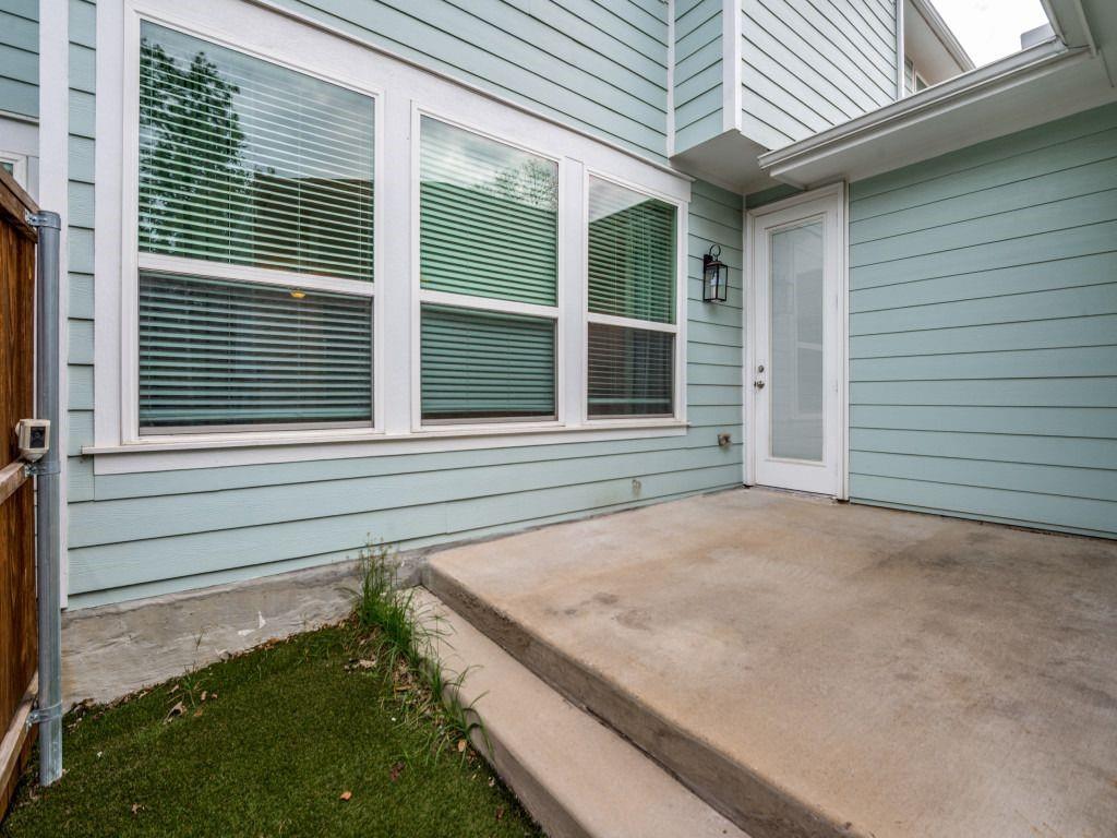 1024 Thomas Place, Carrollton, TX 75006