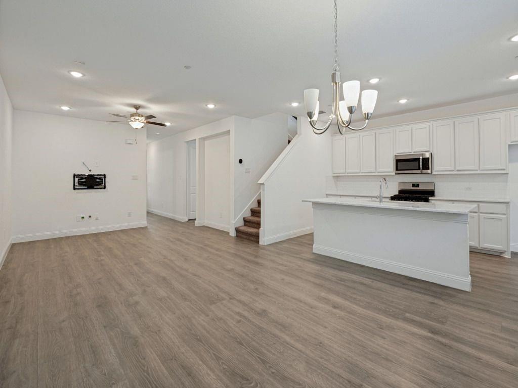 1024 Thomas Place, Carrollton, TX 75006