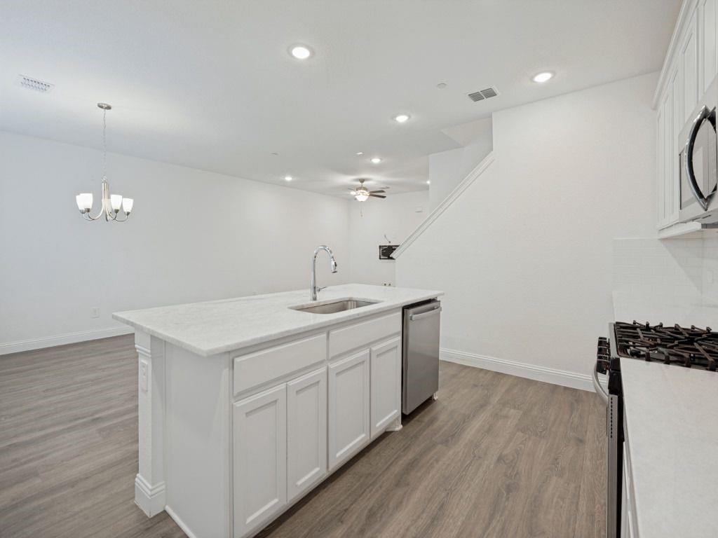 1024 Thomas Place, Carrollton, TX 75006 1024 Thomas Place, Carrollton, TX 75006