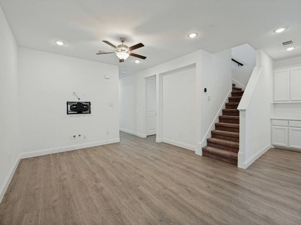 1024 Thomas Place, Carrollton, TX 75006
