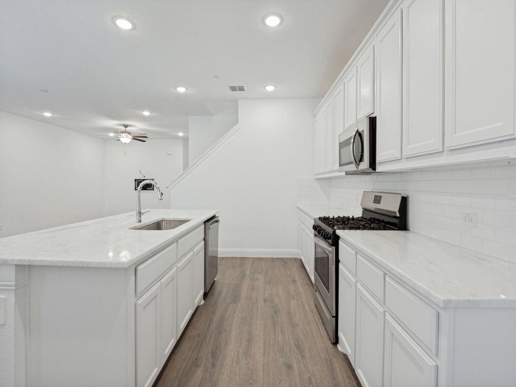 1024 Thomas Place, Carrollton, TX 75006 1024 Thomas Place, Carrollton, TX 75006