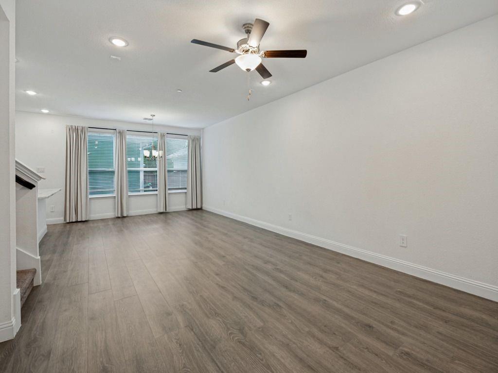 1024 Thomas Place, Carrollton, TX 75006