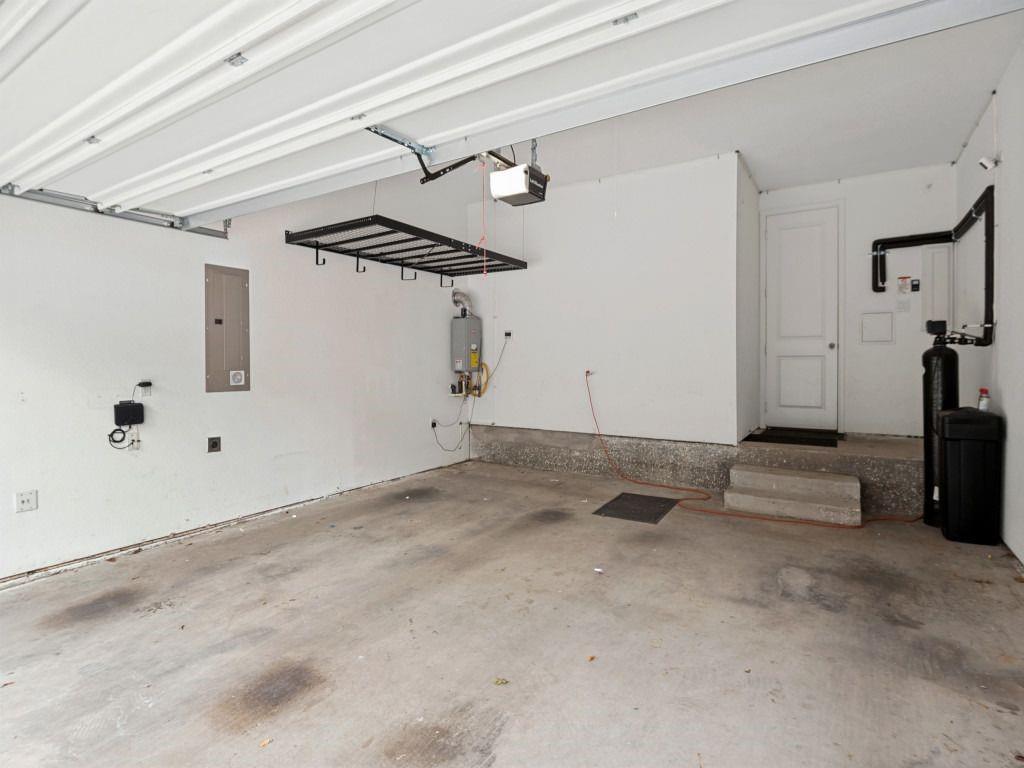 1024 Thomas Place, Carrollton, TX 75006