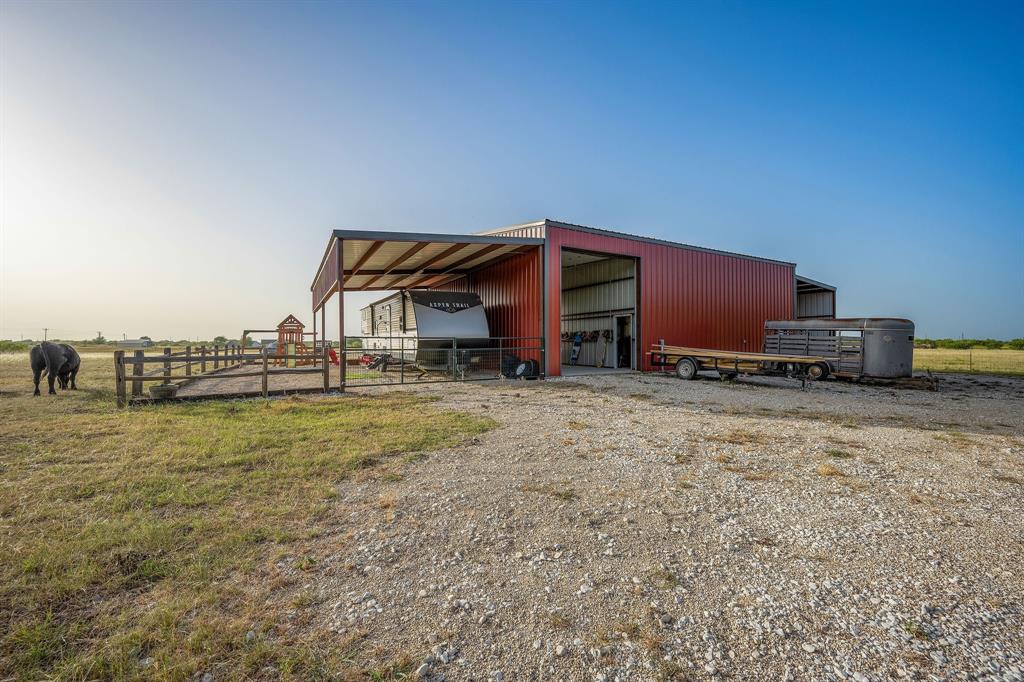 1095 Austin Hines Drive, China Spring, TX 76633