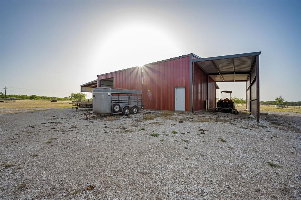 1095 Austin Hines Drive, China Spring, TX 76633