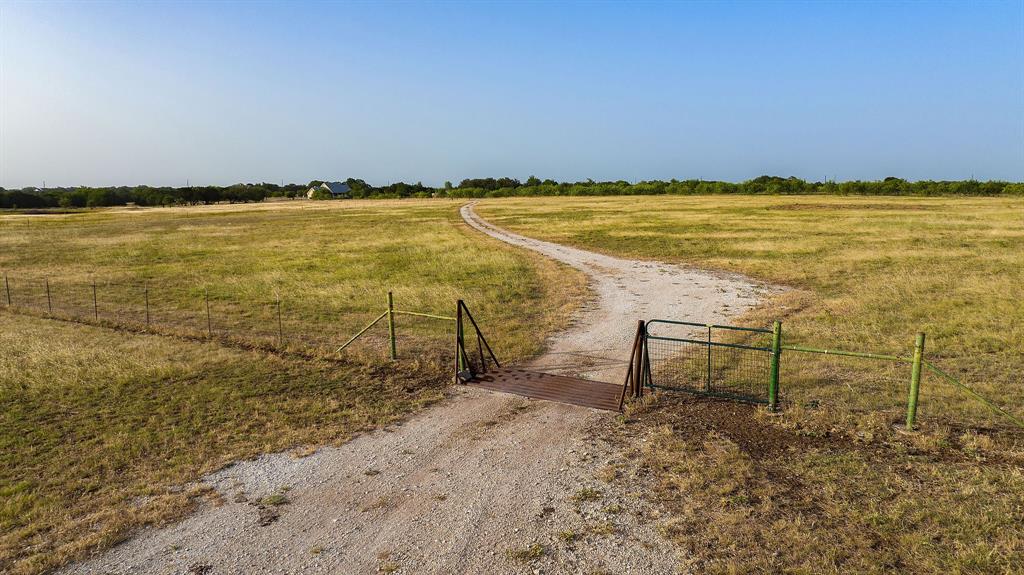 1095 Austin Hines Drive, China Spring, TX 76633