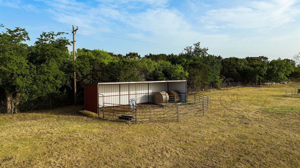 1095 Austin Hines Drive, China Spring, TX 76633