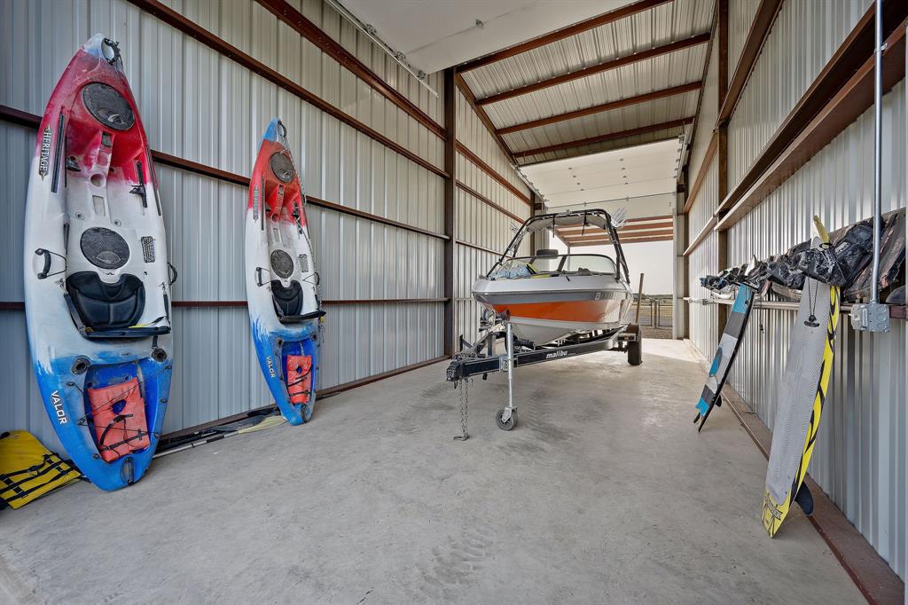 1095 Austin Hines Drive, China Spring, TX 76633