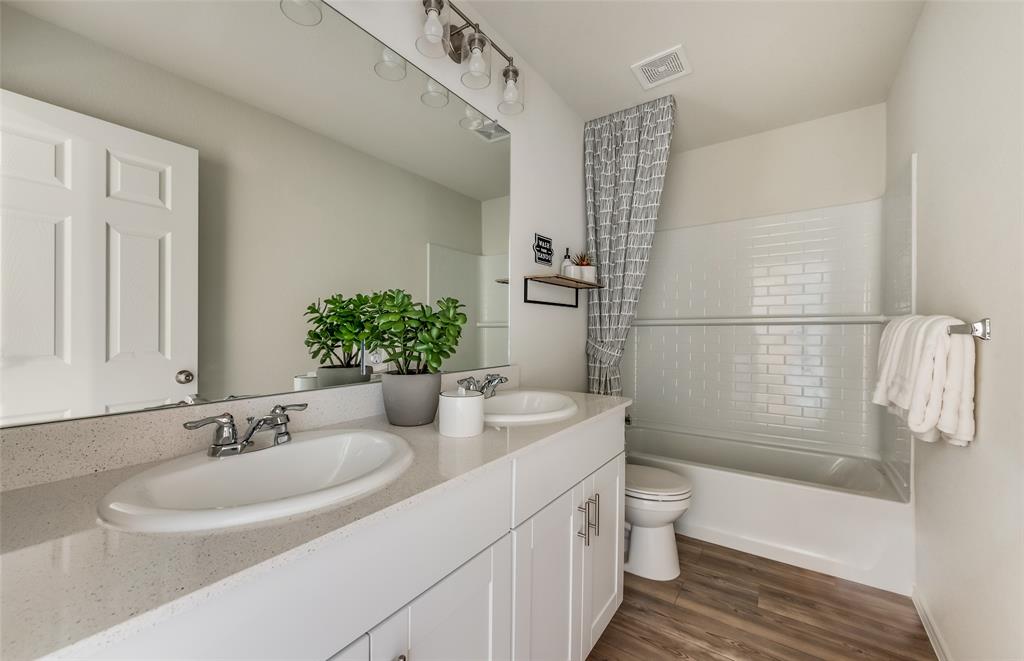*Model Representation - Spacious secondary bathroom