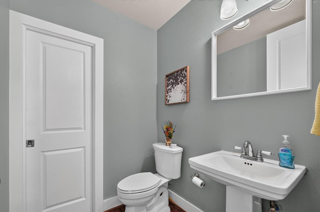 2nd floor 1/2 bath