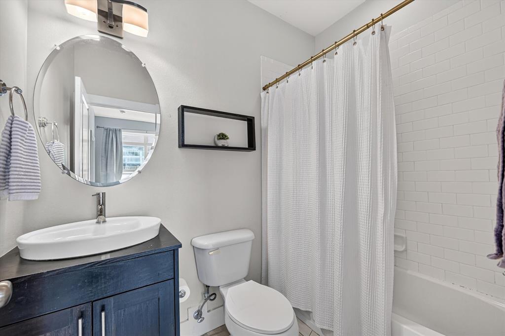secondary ensuite bath