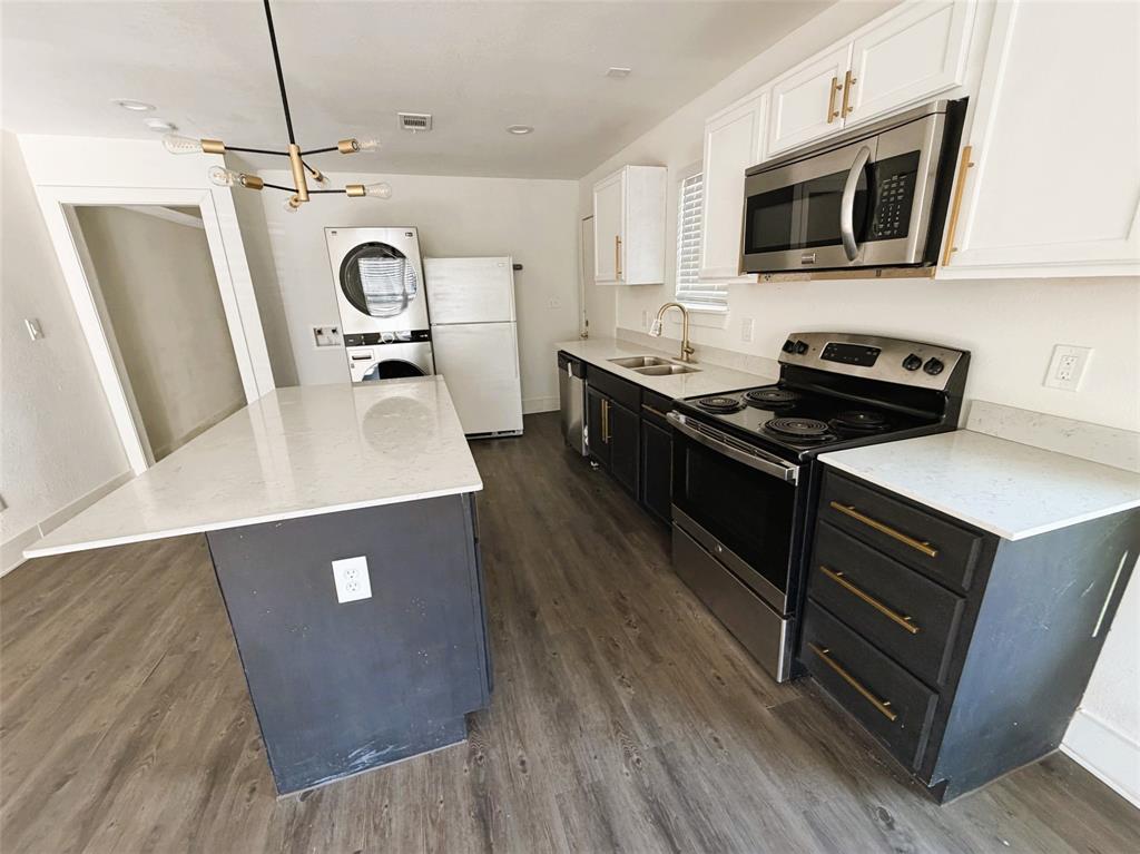 Kitchen with granite and appliances.