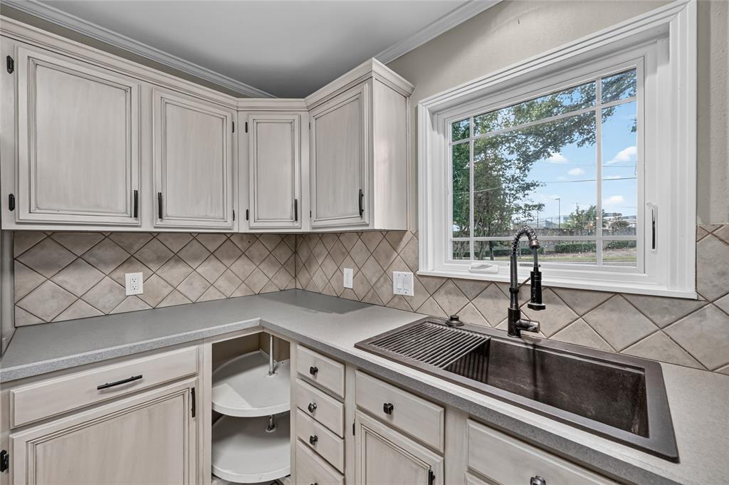 2518 Maple Springs Boulevard, Dallas, TX 75235