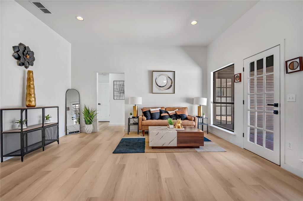 3106 University Drive, Rowlett, TX 75088 3106 University Drive, Rowlett, TX 75088