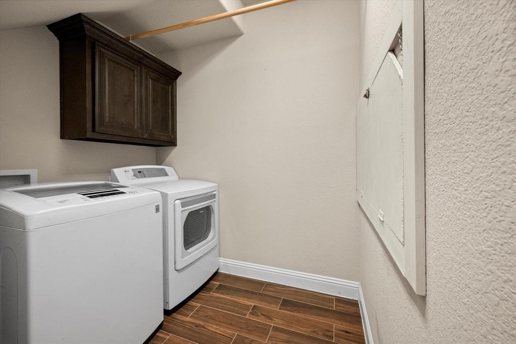 Washer and Dryer remain with lease