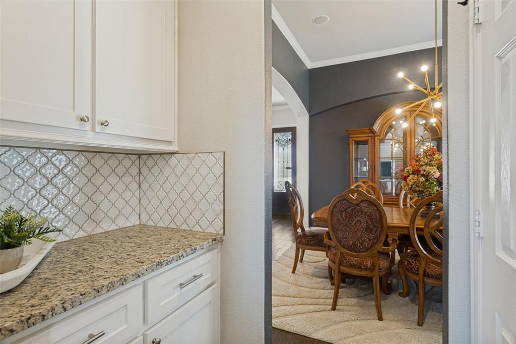 Butler's pantry (or is it a coffee bar)????