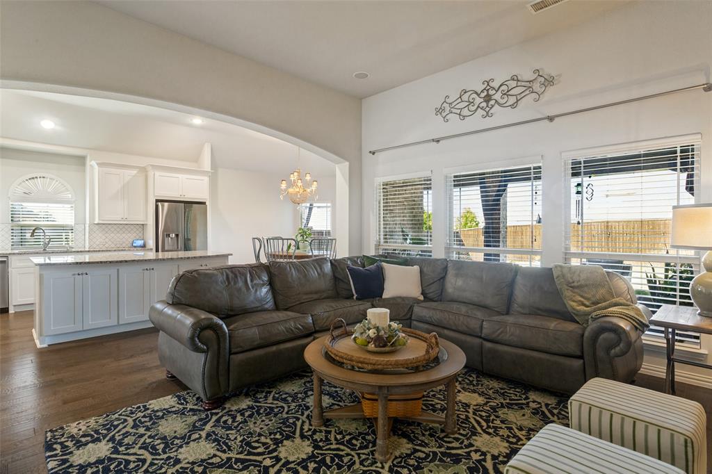 Open to kitchen, and a beautiful view of the yard. Open to kitchen, and a beautiful view of the yard.