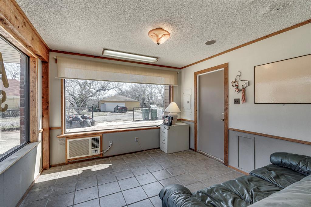 402 W Belt Line Road, Cedar Hill, TX 75104