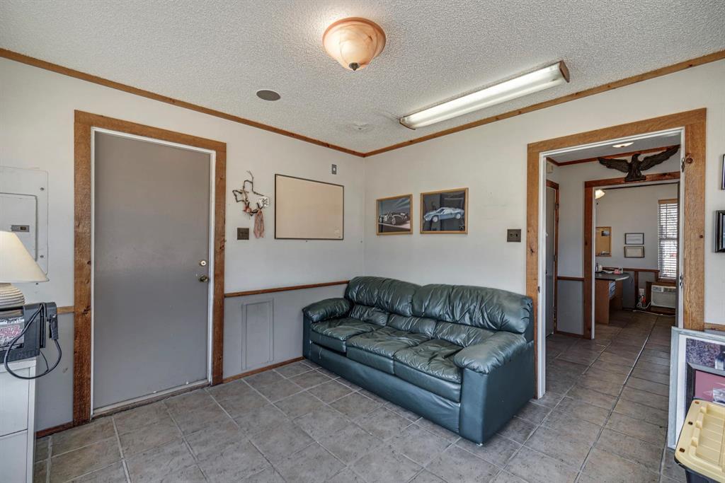 402 W Belt Line Road, Cedar Hill, TX 75104