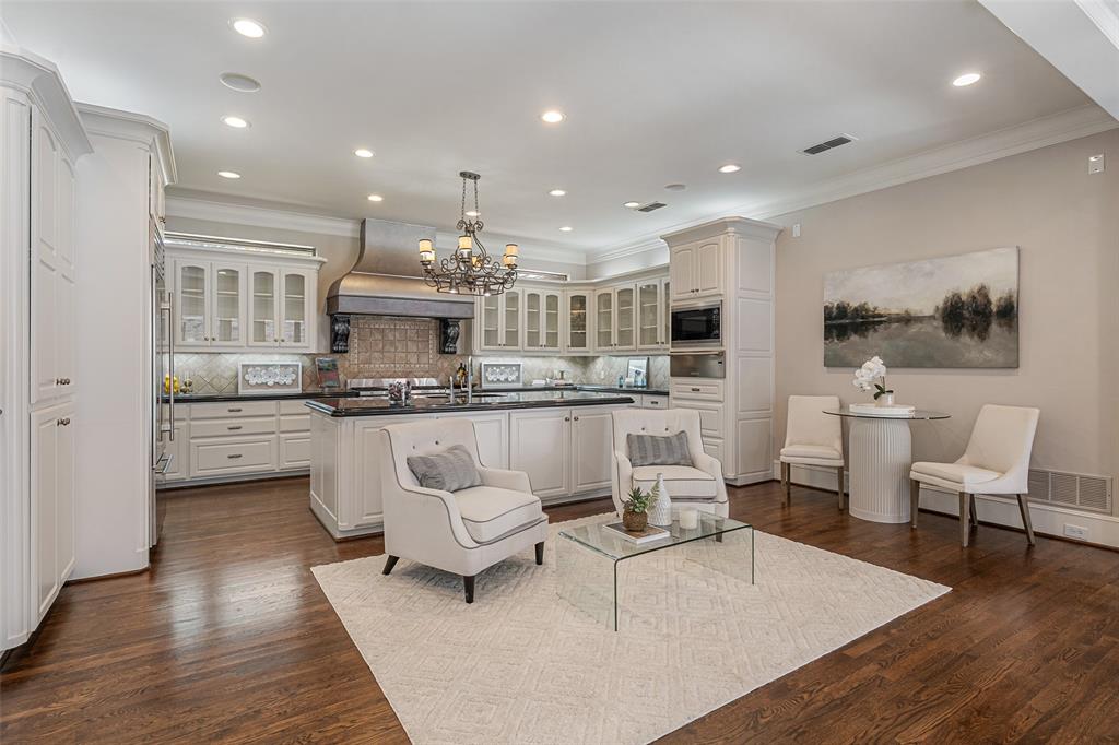 7404 Glen Albens Circle, Dallas, TX 75225