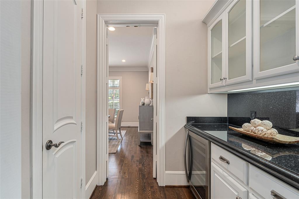 7404 Glen Albens Circle, Dallas, TX 75225