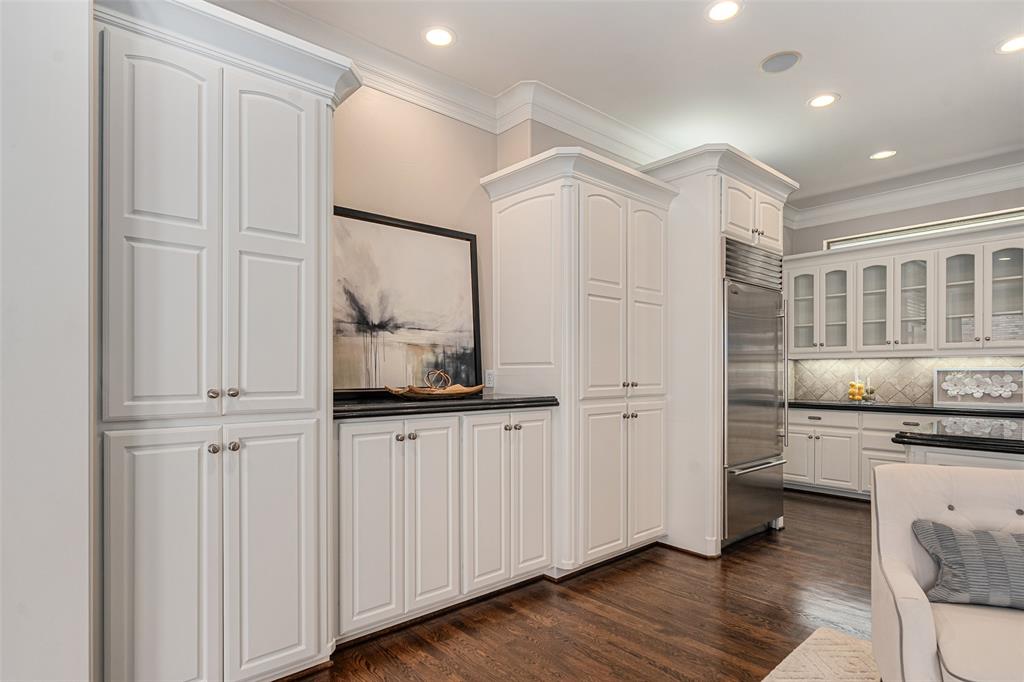 7404 Glen Albens Circle, Dallas, TX 75225