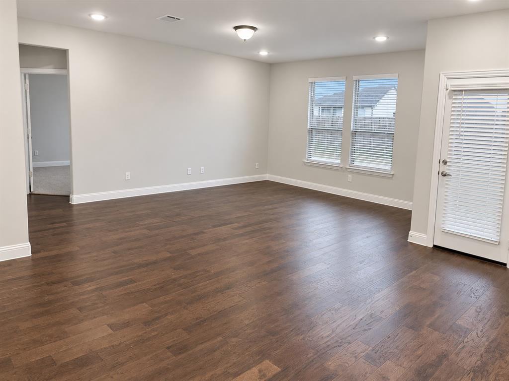658 Erin Hills Drive, Red Oak, TX 75154