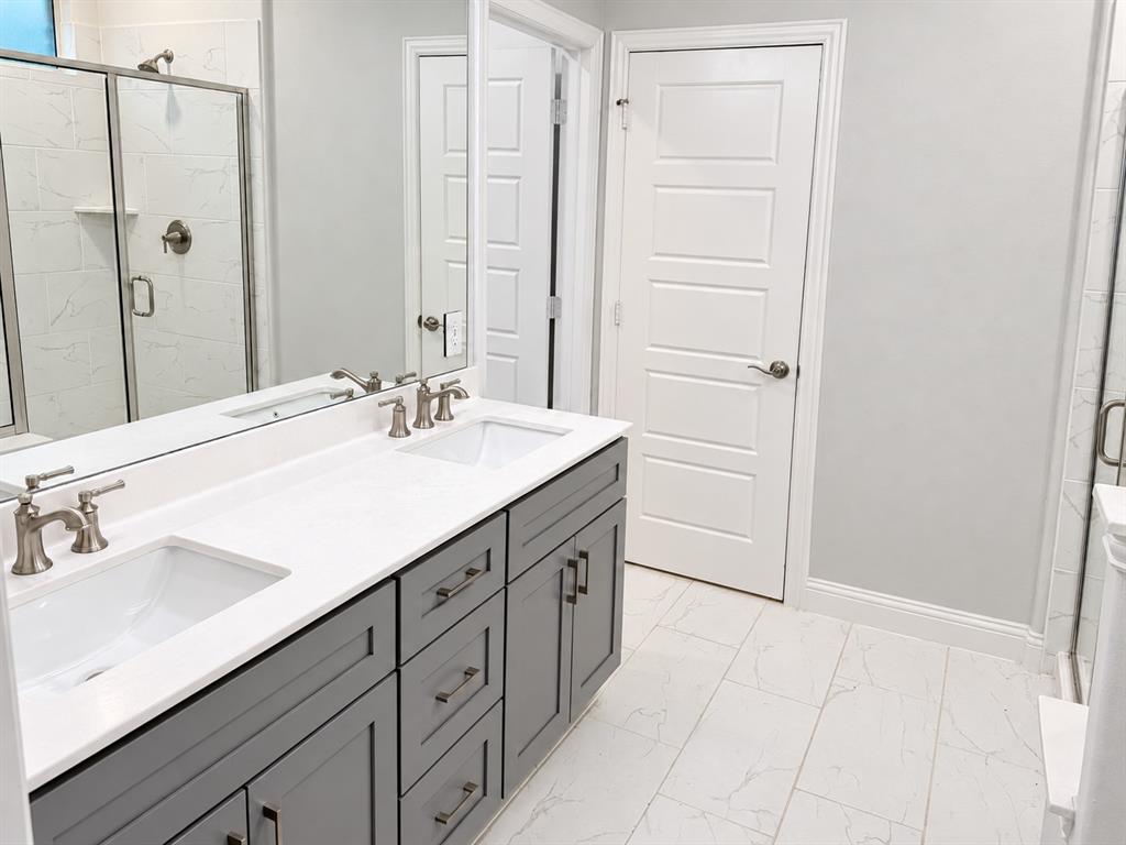 658 Erin Hills Drive, Red Oak, TX 75154