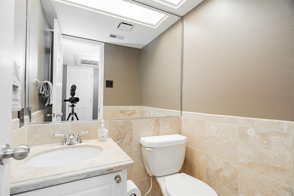 7809 Meadow Park Drive, #208, Dallas, TX 75230