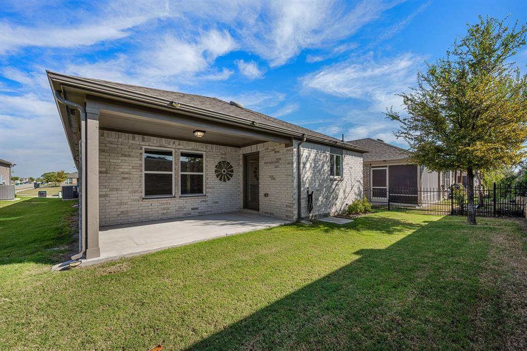 108 Sleepy Willow Lane, McKinney, TX 75071