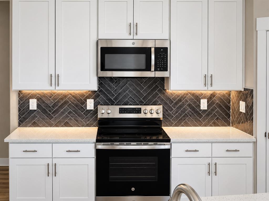 241 Poinsetta Drive, Palmer, TX 75152 241 Poinsetta Drive, Palmer, TX 75152