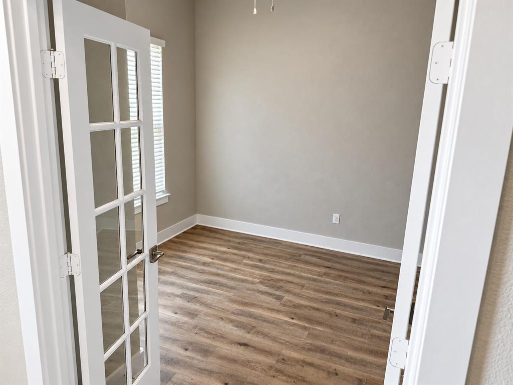 241 Poinsetta Drive, Palmer, TX 75152