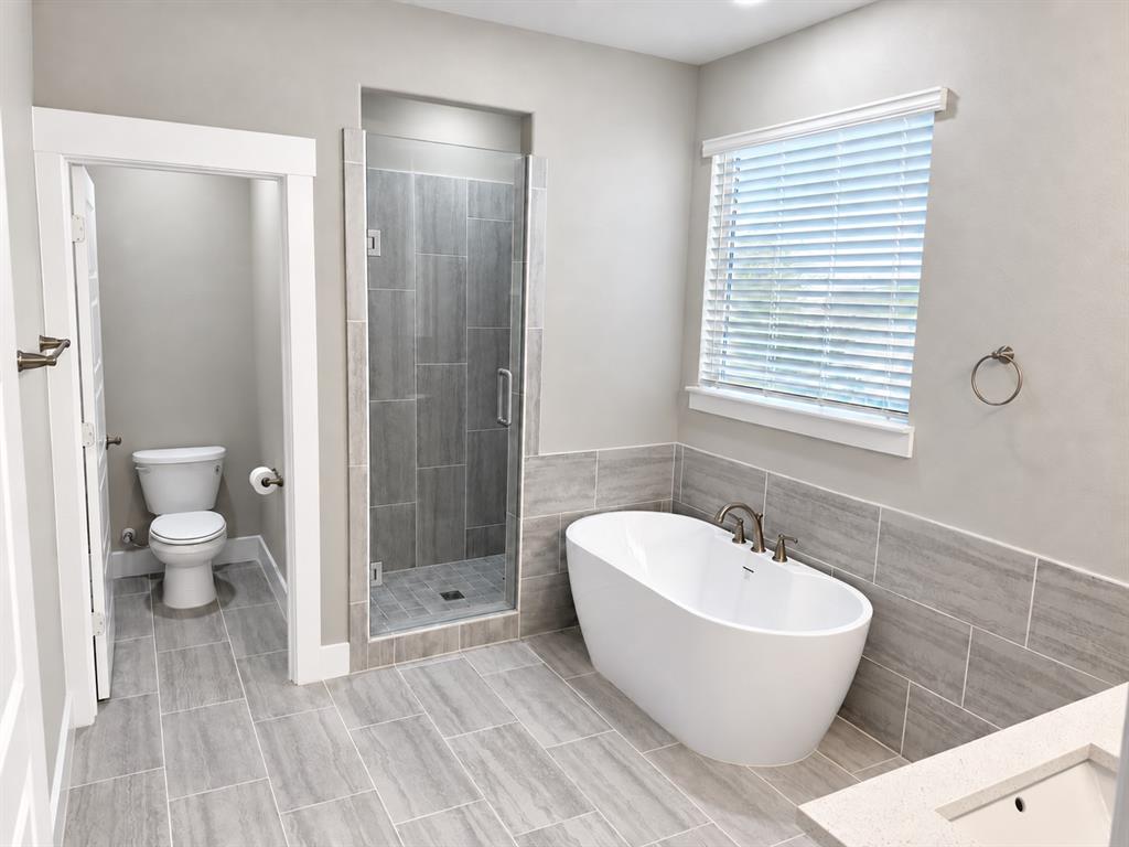 241 Poinsetta Drive, Palmer, TX 75152