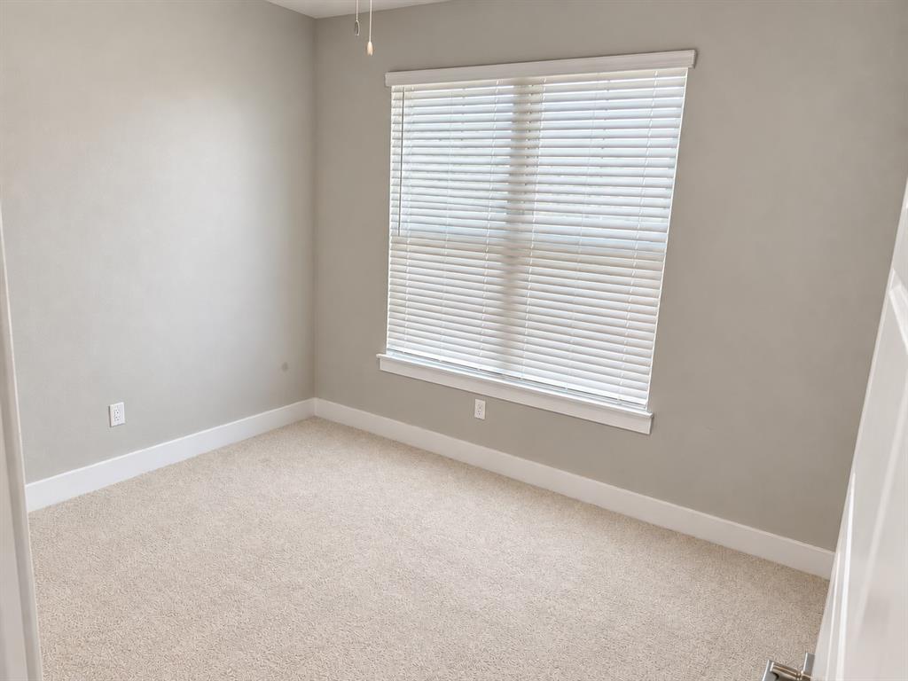 241 Poinsetta Drive, Palmer, TX 75152