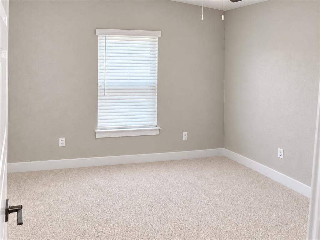 241 Poinsetta Drive, Palmer, TX 75152