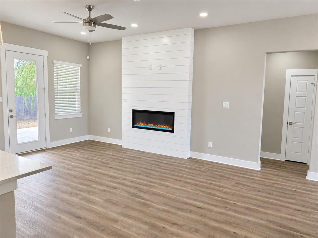 241 Poinsetta Drive, Palmer, TX 75152