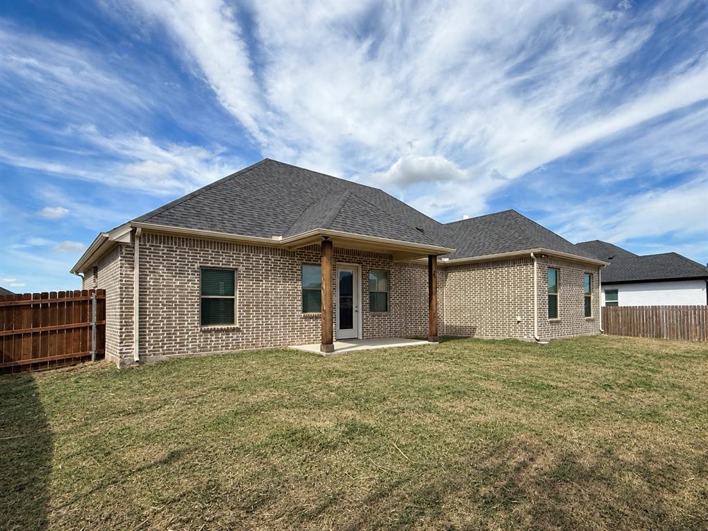241 Poinsetta Drive, Palmer, TX 75152