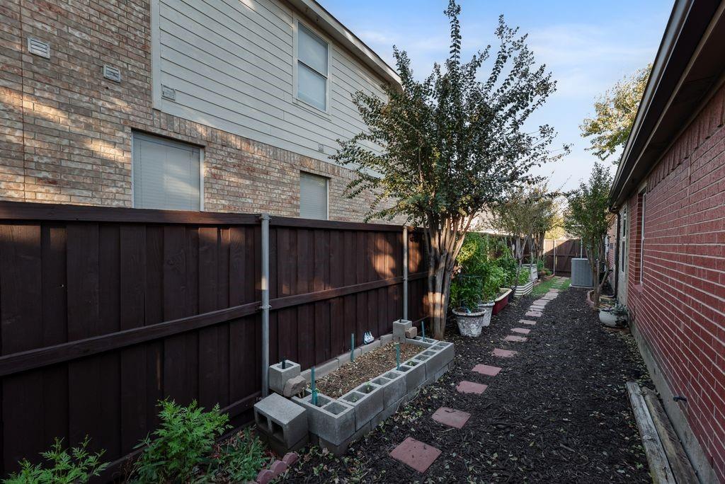 Side yard garden