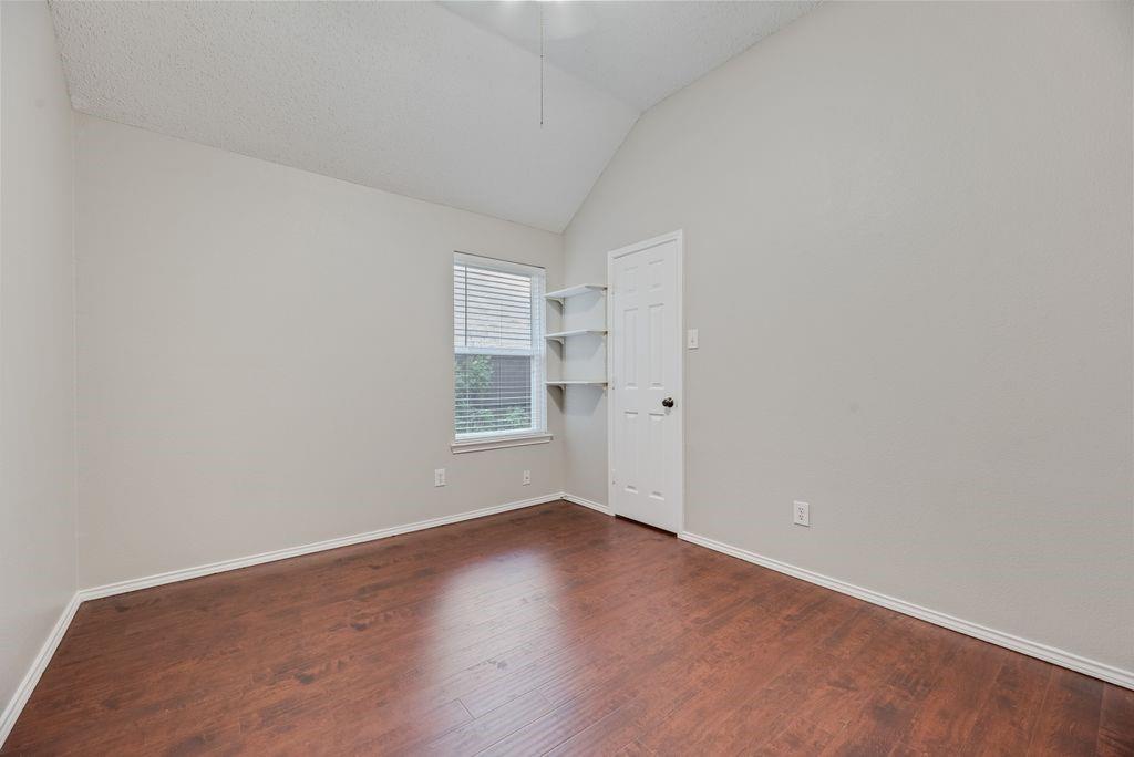 bedroom with ceiling fan and closet