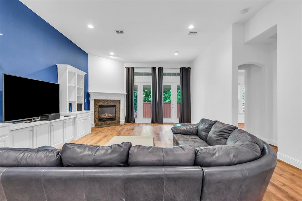 10910 Nevis Lane, Dallas, TX 75218