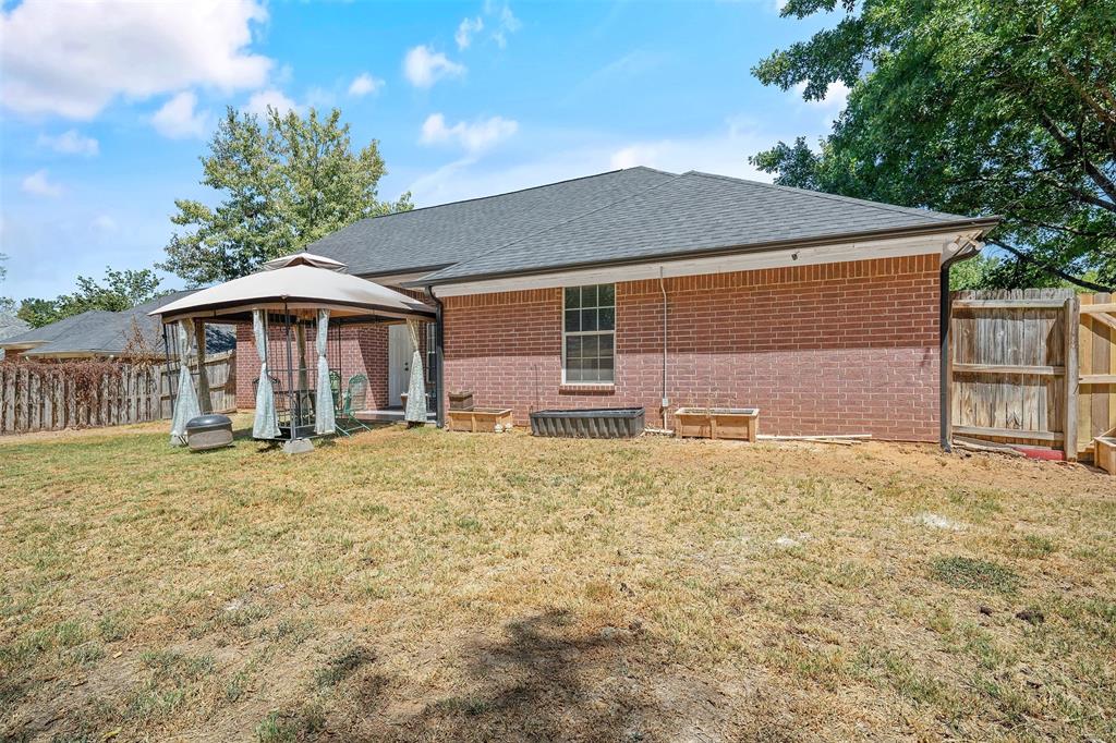 405 Husky Drive, Lindale, TX 75771