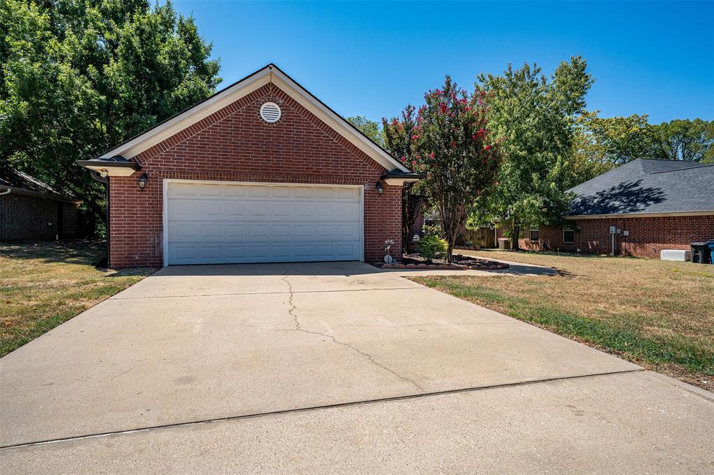 405 Husky Drive, Lindale, TX 75771