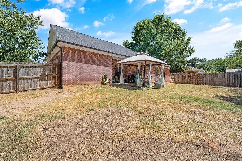405 Husky Drive, Lindale, TX 75771