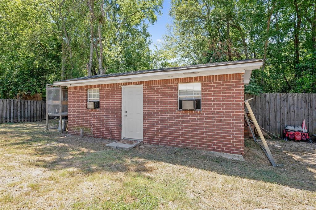 405 Husky Drive, Lindale, TX 75771